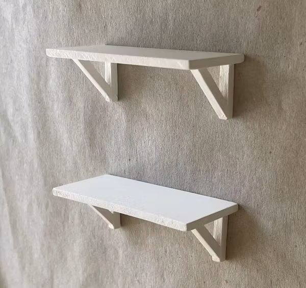 Hyllor i trä, två stycken, vitmålade