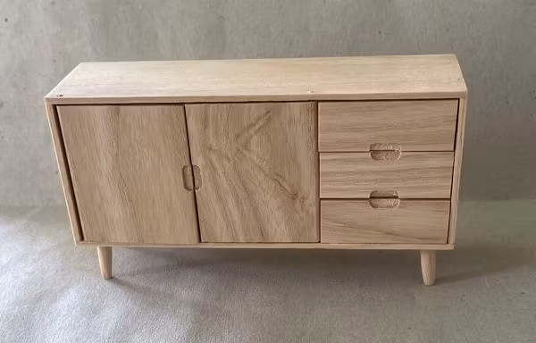 Skänk eller TV-bänk, omålad