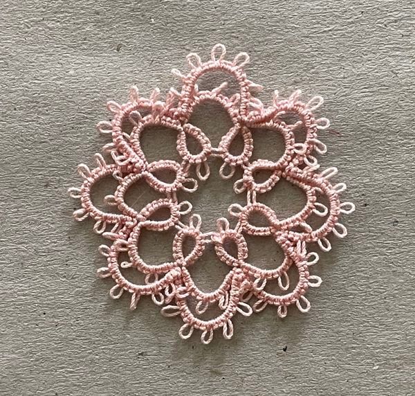 Ljusrosa duk, frivolitetsarbete, (nr20)