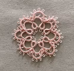 Ljusrosa duk, frivolitetsarbete, (nr20)