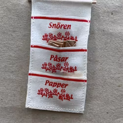 Påsförvaring röda blommor