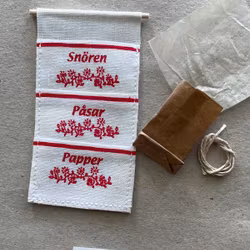 Påsförvaring röda blommor