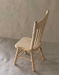 Omålad stol