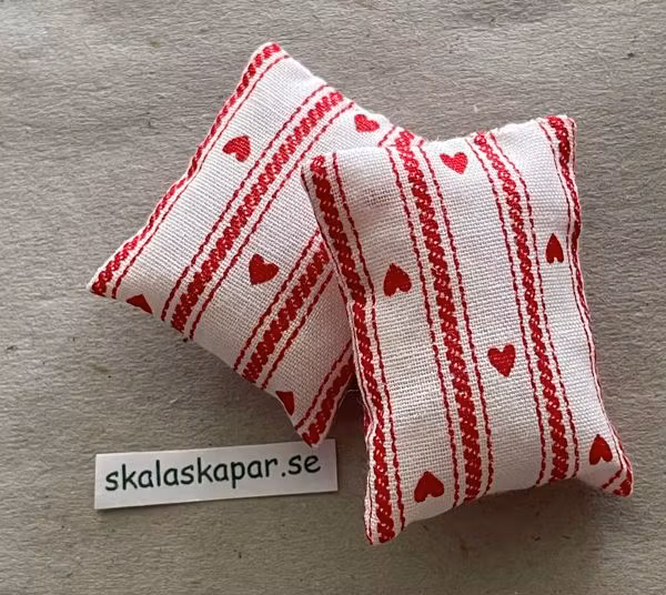 Kuddar, röda hjärtan (06)