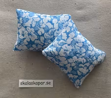 Kuddar, blå blommor (02)