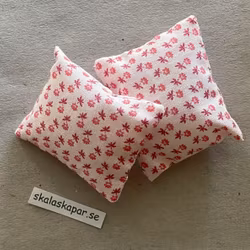 Kuddar, röda blommor (09)