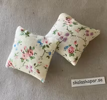 Kuddar med rosa blommor (12)