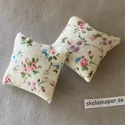 Kuddar med rosa blommor (12)