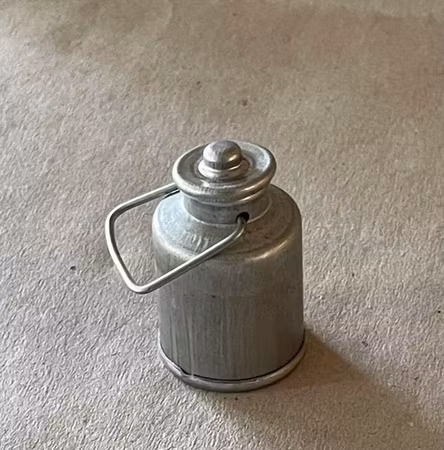 Mjölkkanna i metall