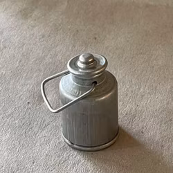 Mjölkkanna i metall