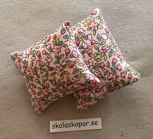 Kuddar, rosa, blommig (14)