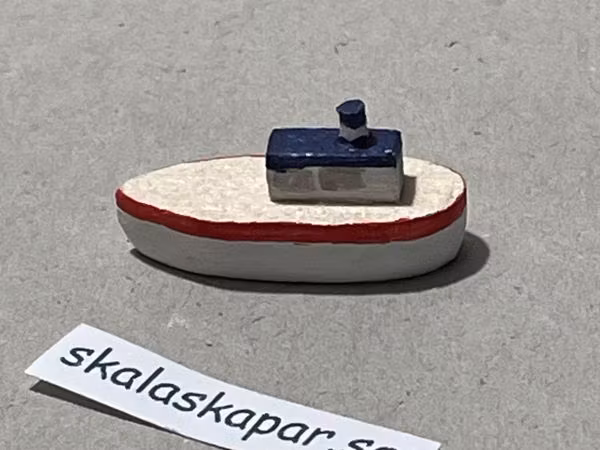 Båt med röd kant