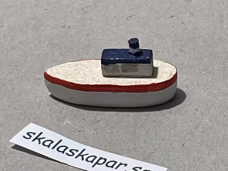 Båt med röd kant