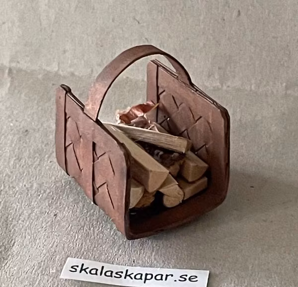 Vedkorg/vedhämtare med ved, brun