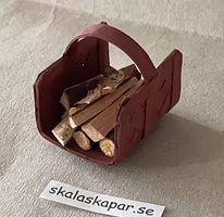 Vedkorg/vedhämtare med ved, rödbrun