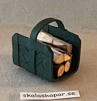 Vedkorg/vedhämtare med ved, mörkgrön