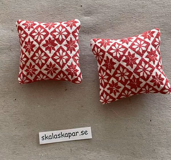 Kuddar röd i madrassvarstyg (nr1)
