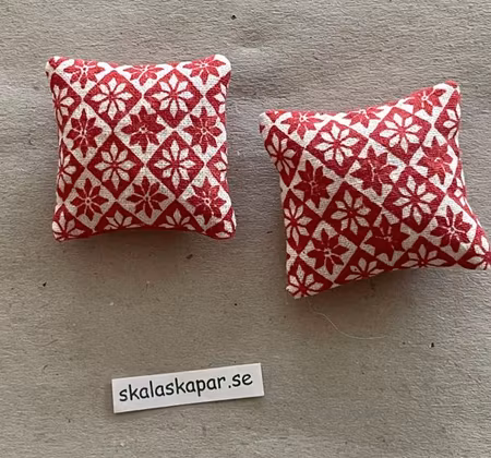 Kuddar röd i madrassvarstyg (nr1)