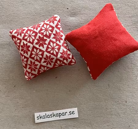 Kuddar röd i madrassvarstyg (nr1)