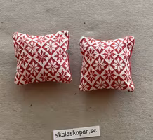 Kuddar röd i madrassvarstyg (nr2)