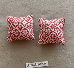 Kuddar röd i madrassvarstyg (nr2)