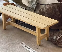 Ljusgul bänk, väderbiten