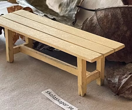 Ljusgul bänk, väderbiten