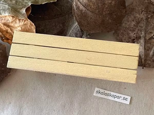 Ljusgul bänk, väderbiten