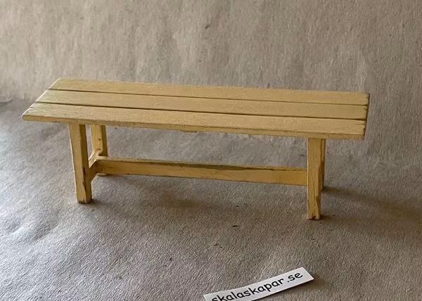 Ljusgul bänk, väderbiten