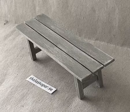 Grå bänk, väderbiten