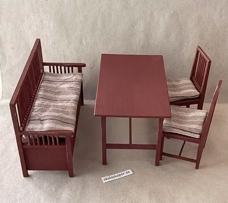 Kökssoffa, stolar och bord, rödbrun