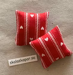 Kuddar, röd med hjärta (21)