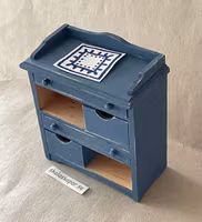 Blå byrå eller skötbord