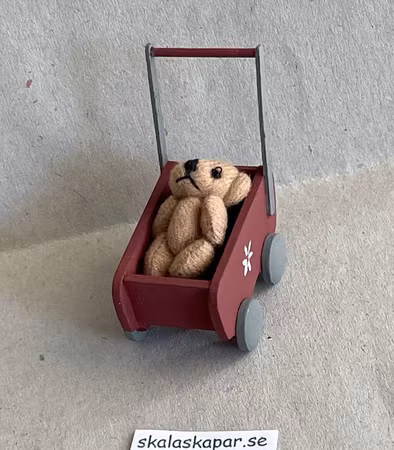 Dockbarnvagn med nalle, rödbrun