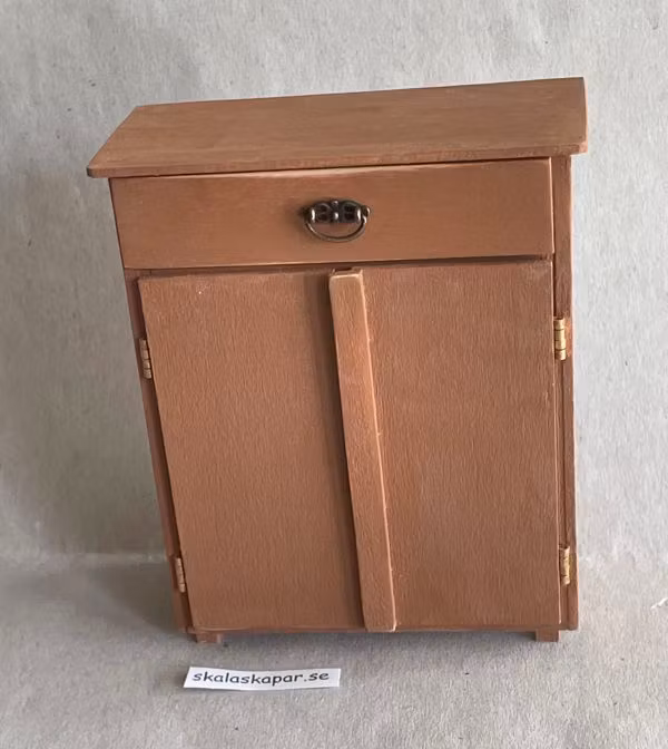 Sideboard, yellow-brown