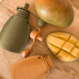 Smoothiepose/klemmepose i silikon - Moss green/Roe deer - Mininor