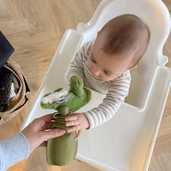 Smoothiepose/klemmepose i silikon - Soft rabbit/Moss green - Mininor