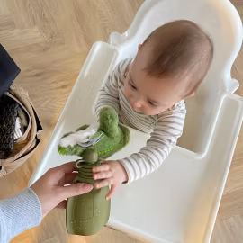 Smoothiepose/klemmepose i silikon - Soft rabbit/Moss green - Mininor