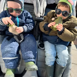 Smoothiepose/klemmepose i silikon m/ skje - Soft rabbit - Mininor