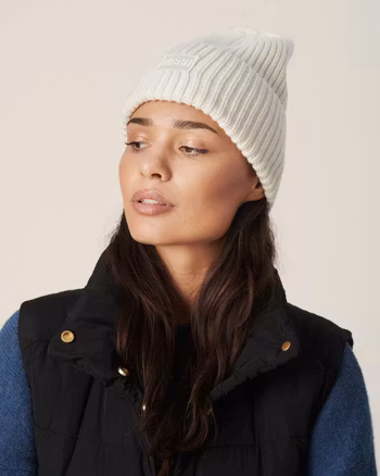 Kara Badge Beanie Egret MSCH