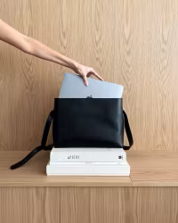 Hedda Grande Handbag Black Leather Flattered