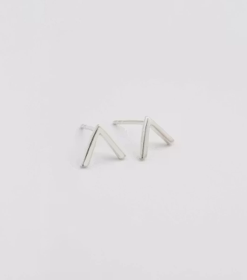 Strict Plain V Earrings Silver Syster P