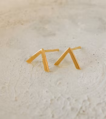 Strict Plain V Earrings Gold Syster P