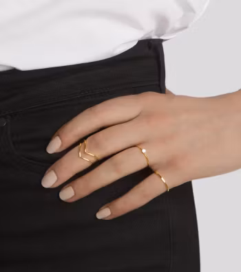 Tiny Arrow Ring Gold Syster P