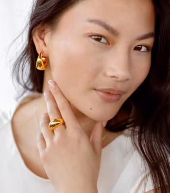 Bolded Big Ring Gold Syster P