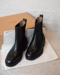 Franca Leather Black Flattered