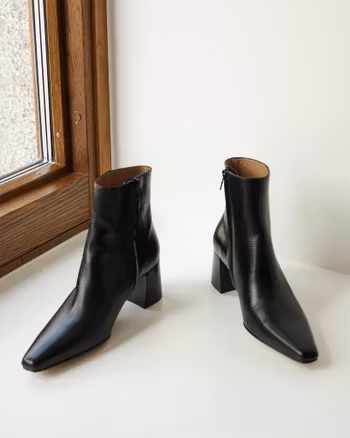 Riley Leather Black Flattered