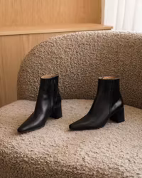 Riley Leather Black Flattered