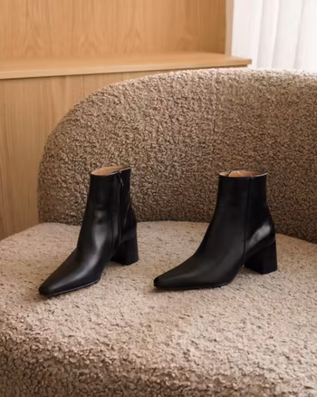 Riley Leather Black Flattered