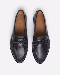 Dylan Leather Black Flattered